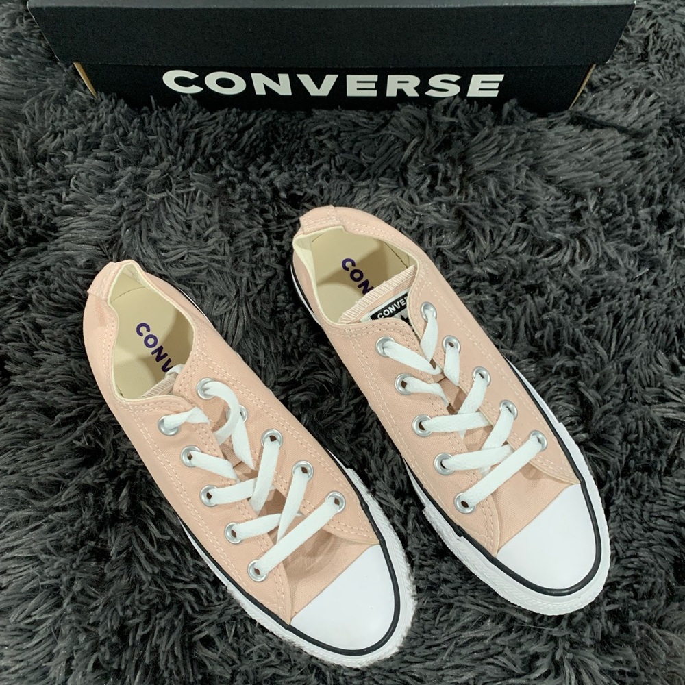 Light Pink Converse NWT Size 6